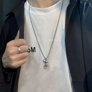 Collier magnétique tendance 2021 pour couple, pendentif astronaute robot en acier inoxydable pour homme et femme - Product Image 6