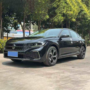Auto Usate Volkswagen di Marca per la Guida: VW <span class=keywords><strong>Passat</strong></span>, Auto Medie <span class=keywords><strong>a</strong></span> <span class=keywords><strong>Benzina</strong></span> 280TSI 300TSI, 5 Posti, 210 km/h, Cambio Automatico - Product Image 4