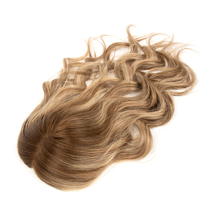 ท็อปเปอร์ผมแท้แบบธรรมชาติ 100% ของรัสเซีย ขนาด 6x7 นิ้ว ฐานโมโนและลูกไม้ สีบลอนด์ทอง ปริมาณผมดูเป็นธรรมชาติ - Product Image 5