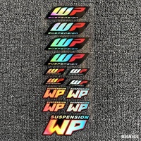 Autocollants de course moto réfléchissants personnalisés en gros, décalcomanies pour visière de casque, motifs de dessins animés, graphiques de logo de sponsor à usage unique