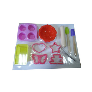 ชุดอุปกรณ์ทำขนมสำหรับเด็ก 11 ชิ้น พร้อมพิมพ์มัฟฟินซิลิโคน, พิมพ์ขนมปัง, ไม้คลึงแป้ง, ที่ตัดคุกกี้ และที่ตีไข่, อุปกรณ์ครัวขนาดเล็กสำหรับเด็ก - Product Image 3