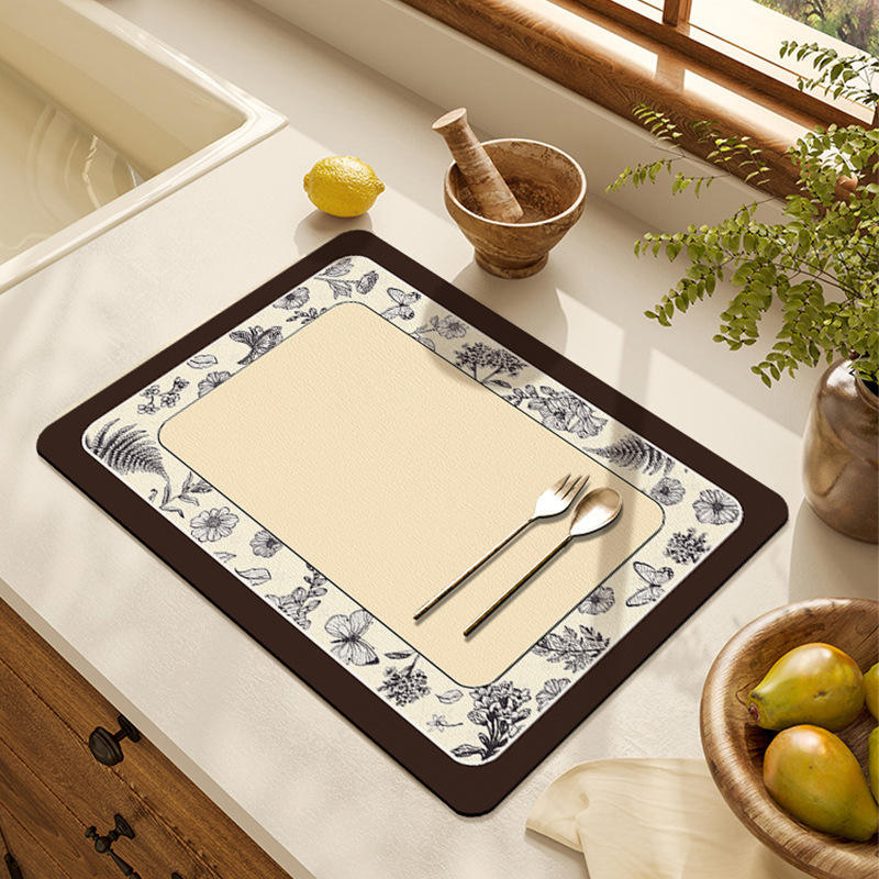 Arbre Wutong vert et lune