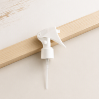 Tête de pulvérisateur compacte en gros avec jet fin et gâchette à pression légère pour flacon de toilette