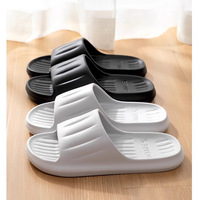 Pantoufles nuage légères, antidérapantes et faciles à nettoyer pour femmes et hommes, pantoufles d'intérieur confortables, chaussures de douche