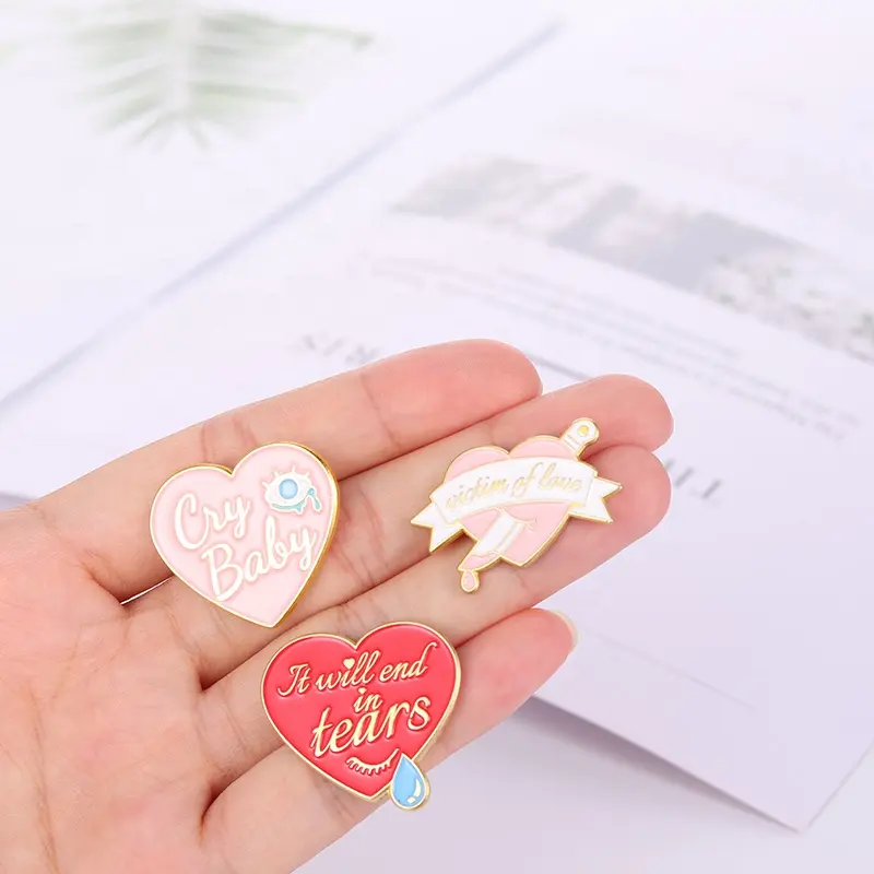 2021 New Personal Designed Heart of Love Enamel Pins DelicateVictim of Love Brooch Jewelry Gift for Man Woman