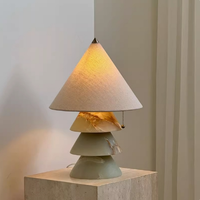 Lampe de table moderne en marbre onyx de luxe nordique pour usage intérieur en hôtel avec finition marbre poli