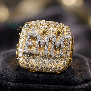 Anillo de cóctel de moissanita, plata 925, chapado en oro de 22k, engaste pavé, letra EMM, joyería hiphop para hombre - Product Image 1