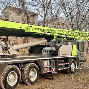 Grue sur camion Zoomlion d'occasion de 25 tonnes, fabriquée en Chine, en excellent état, bien entretenue, prête pour la construction et le levage industriel - Product Image 5