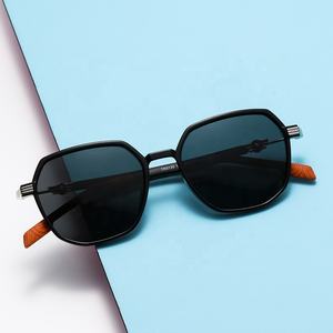 Gafas de Sol Retro de Moda para Hombre de Alta Calidad, Lentes Poligonales Polarizadas de PC TR90, Multicolor, Propiedades Ópticas UV400, QY TR5130 - Product Image 1