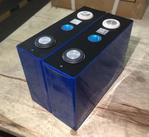แบตเตอรี่ลิเธียมไอรอนฟอสเฟตแบบแท่งปริซึม EV 100ah 3.2V ชาร์จได้ ความจุสูง แบตเตอรี่ลิเธียมไอออนแบบแท่งปริซึม - Product Image 4