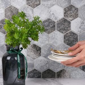 Nouvelles mosaïques hexagonales en verre recyclé aspect marbre mat pour crédence de cuisine, salle de bain, décoration de maison, hôtel, restaurant - Product Image 1