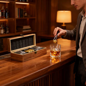 Ensemble cadeau de verres à whisky personnalisés Shunstone avec glaçons rafraîchissants en or, cadeau de whisky de luxe pour hommes - Product Image 3