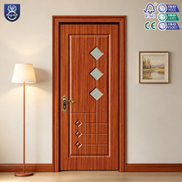 Porte d'entrée élégante pour villa avec design moderne et verre