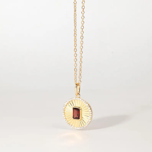 Elegante Collar de Granate en Capas con Piedra de Nacimiento, Colgante de Granate Rojo Corte Esmeralda en Oro Sólido con Halo de Diamantes, Joyería Minimalista - Product Image 4