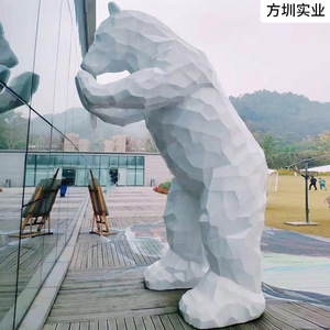 Sculpture d'ours géométrique abstraite en résine, grande œuvre d'art animale contemporaine pour extérieur, décoration de jardin, à poser au sol, faite à la main, pièce unique - Product Image 5