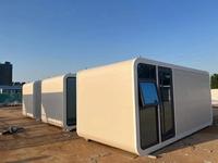 Cabine capsule de luxe moderne, maison préfabriquée, pod de couchage pour hôtels et vie mobile en plein air, maison de type Apple