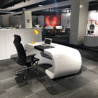 Bureau de direction moderne de luxe, grand, semi-circulaire, ovale blanc brillant, unique, pour le stockage commercial, avec chaise