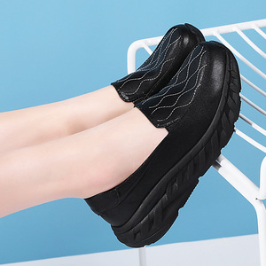 Nuove <span class=keywords><strong>Scarpe</strong></span> Basse da <span class=keywords><strong>Donna</strong></span> Traspiranti Design Semplice Suole Morbide e Spesse per Nero Bianco Zeppa Casual Versatile - Product Image 4