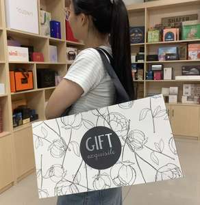 Venta al por mayor personalizado impreso respetuoso con el medio ambiente reciclado de papel Kraft blanco bolso de mano de cartón compras llevar bolsas de papel para los zapatos - Product Image 6