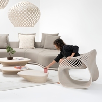 Fauteuil de salon sculptural en bois brun foncé pour salon, hall d'hôtel, espace commercial artistique