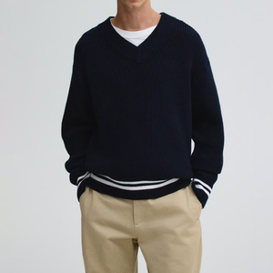 Pull-over décontracté pour homme à col en V, style universitaire, personnalisé en gros, pour l'hiver, sport de rugby, couleur unie, tricot - Product Image 2