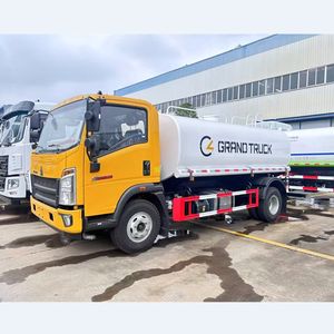 Camión cisterna HOWO para transporte de agua potable de 8-10 toneladas, camión rociador de agua para limpieza de carreteras - Product Image 1