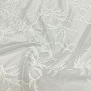 Tessuto in Chiffon Leggero con Ricamo Floreale Vintage, Elegante Tulle Texturizzato per Abiti da Sposa e da Sera - Product Image 3