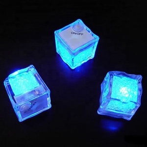 Accueil Bar Logo Printing Square Shape Glow Cubes <span class=keywords><strong>de</strong></span> glace <span class=keywords><strong>en</strong></span> plastique - Product Image 2