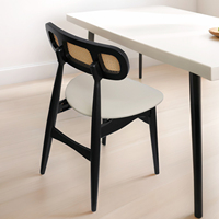 Ensemble table et chaises de salle à manger en cuir de style moderne d'Asie du Sud-Est pour usage commercial
