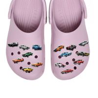 Breloques de chaussures en acrylique pour voiture de sport, lettres et chiffres de Noël mignons avec des chapeaux rouges, breloques pour la décoration de chaussures en sabot