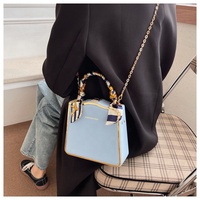 Sac à main carré pour femme 2026, sacs en PU personnalisés avec logo, sacs à bandoulière uniques avec chaîne, pochettes de mariage pour femme, pochettes foulard
