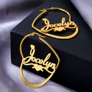 Venta caliente pendiente <span class=keywords><strong>de</strong></span> aro <span class=keywords><strong>de</strong></span> acero inoxidable nombre personalizado pendiente Aro para regalo <span class=keywords><strong>de</strong></span> joyería tamaño 30MM a 100MM - Product Image 2