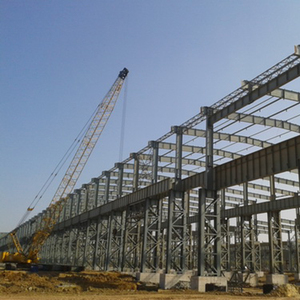 Bâtiment préfabriqué en structure d'acier personnalisé à faible coût, atelier d'usine <span class=keywords><strong>métallique</strong></span>, entrepôt avec pont roulant à portée ultra-large - Product Image 4