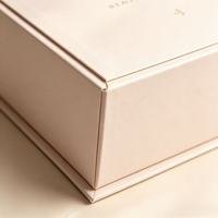 Boîte cadeau magnétique de luxe écologique personnalisée avec ruban, forme de livre, impression quadricolore, logo personnalisé pour ensembles de bijoux et de parfums