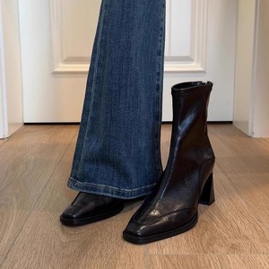 Botas de tacón alto de cuero genuino con tacón de bloque, punta cuadrada, estilo retro, elásticas y ajustadas para mujer, con cremallera trasera. - Product Image 1