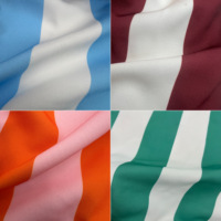 Kain Tirai Luar Ruangan Anti Air Anti Angin Bergaris Natal Hijau Merah Custom Print 6oz-16oz Kain Kanvas Poliester untuk Kursi Anak Perempuan