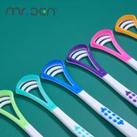 Nettoyeur de langue dentaire, grattoir, brosse de nettoyage du revêtement, grattoir en silicone et plastique, grattoir de langue en plastique