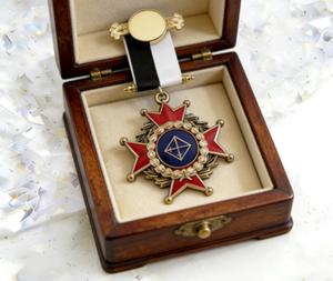 Broche personnalisée style croix maçonnique vintage, badge en émail rouge et bleu avec ruban noir et blanc, cadre doré, objet <span class=keywords><strong>de</strong></span> collection - Product Image 2