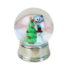 Boule à neige en verre personnalisée avec scène de bonhomme de neige en résine à l'intérieur et Base en argent plaqué pour décoration de noël et cadeaux boule d'eau en résine
