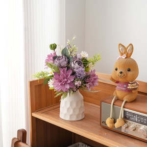 Bouquet de fleurs artificielles Fleeting Years, en mélange de plastique, mousse et tissu, incassable, pour mariage et décoration intérieure - Product Image 1