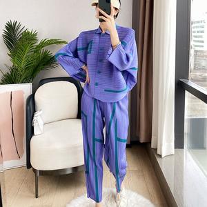 Miyake-traje plisado personalizado de dos piezas para mujer, <span class=keywords><strong>Falda</strong></span> plisada, traje blanco <span class=keywords><strong>y</strong></span> negro, <span class=keywords><strong>blusa</strong></span> <span class=keywords><strong>y</strong></span> pantalón informal de talla grande, 2023 - Product Image 2