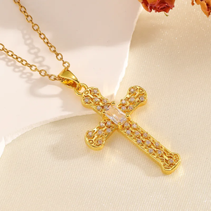 Collier chaîne en acier inoxydable de haute qualité avec pendentif croix pour femme, design diamant carré brillant pour usage quotidien - Product Image 4