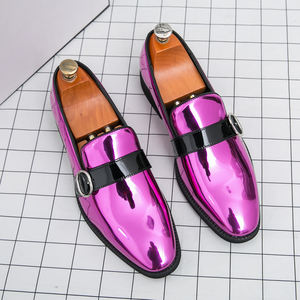 Mocassini da Uomo di Lusso in Pelle Verniciata Metallizzata Magenta Lucida con Cinturino a Fibbia <span class=keywords><strong>per</strong></span> Matrimoni, Feste e Balli di Gala - Product Image 1