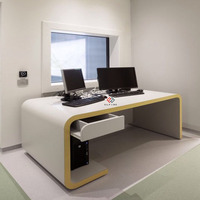Bureau de direction moderne blanc au design épuré avec plateau en marbre, table d'ordinateur commerciale durable