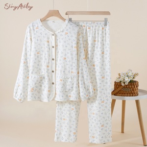 Set <span class=keywords><strong>Pigiama</strong></span> Floreale in <span class=keywords><strong>Cotone</strong></span> da <span class=keywords><strong>Donna</strong></span>, Maniche Lunghe <span class=keywords><strong>con</strong></span> <span class=keywords><strong>Bottoni</strong></span> e Tasche - Product Image 1