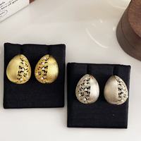 Boucles d'oreilles clous vintage en or filigrané ajouré avec perle en forme de goutte pour le quotidien, les fêtes et les événements spéciaux – Style Inde