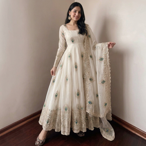 Ensemble Anarkali en soie brodée crème avec dupatta, tenue de mariage traditionnelle indienne et pakistanaise pour femmes, coupe ample longue jusqu'au sol - Product Image 1