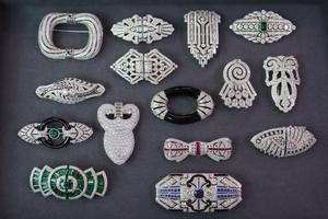 Broche Geométrico Vintage de Plata Tai de Lujo con Circonita, Joyería para Mujeres y Hombres, Regalo para Compromiso, Boda, Aniversario, Fiesta - Product Image 2