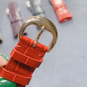 Nuevo Reloj Rainbow Diamond con Correa Roja y Diseño Elegante - Product Image 4