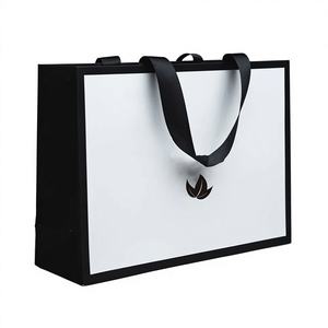 Sac en papier kraft de luxe personnalisé avec poignée Flexiloop, logo gaufré fait main et ruban, idéal pour la vente au détail, les vêtements, les supermarchés et le vin - Product Image 3